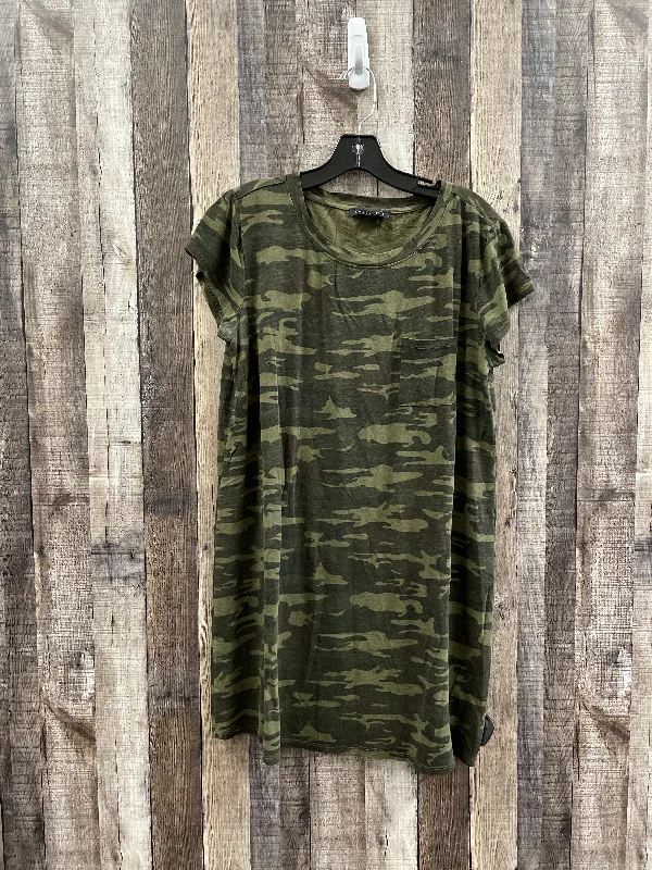 Camouflage Print Top Short Sleeve Sanctuary, Size L Beach